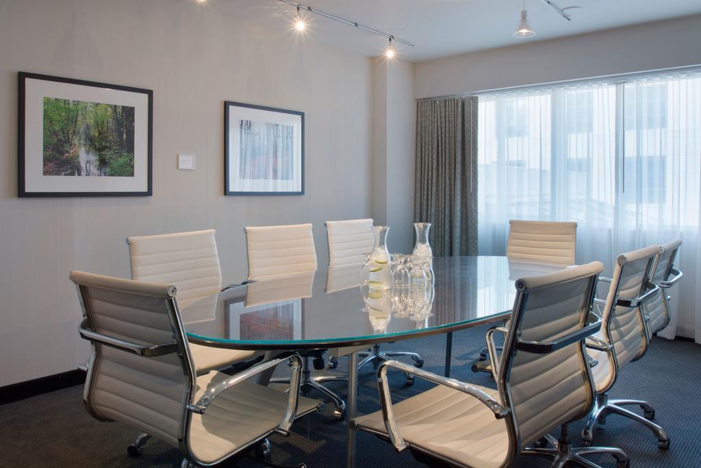 Hotel Murano Tacoma Exteriér fotografie A meeting room at the firm's New York City headquarters