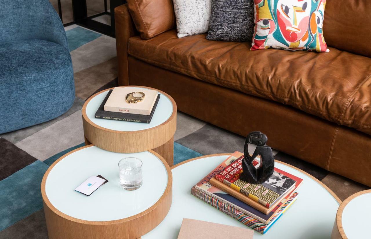 Hotel Murano Tacoma Exteriér fotografie A coffee table with a stack of books